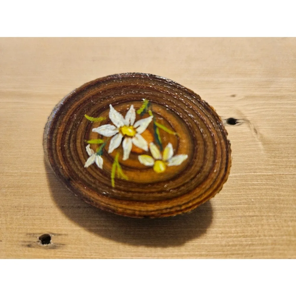 Vintage‎ WOODEN Hand-painted WHITE AND YELLOW Flowers Lacquered BROOCH 2 Inches